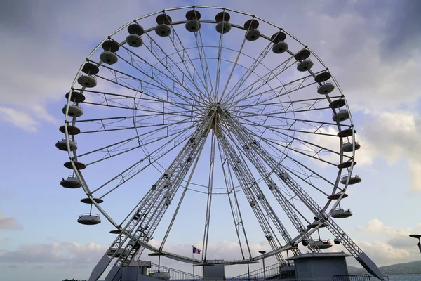 Círculo Divertido Roda Gigante Atração Redonda Cidade Luz Dia — Fotografia de Stock