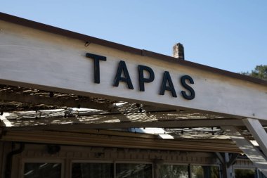 tapas metin tabelası ön cephe restoran tabelasında