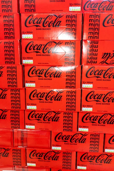 法国阿基坦 波尔多 2023 可口可乐标志和文字标识可以在商店超级市场上销售 — 图库照片