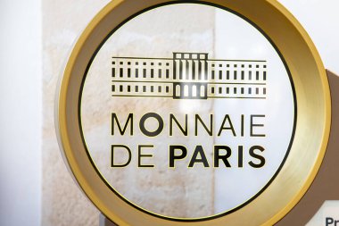 Bordeaux, Aquitaine France - 04 02 2023: Monnaie de Paris işaret logosu ve metin markası dağıtımcısı para ve banknot üretim fabrikası