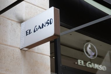 Bordeaux, Aquitaine France - 04 10 2023: El Ganso, İspanyol moda giyim mağazası mağazası ön cephesindeki metin dükkanı ve logo markası