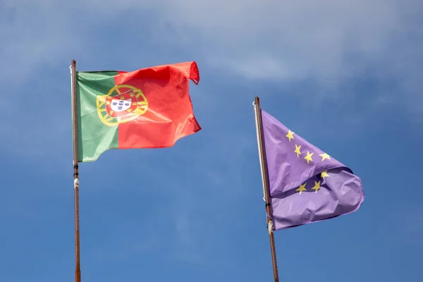 Bandiera Portoghese Europea Che Sventola Sul Cielo Europeo Blu Nuvola — Foto Stock