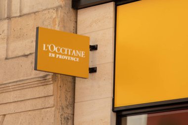 Bordeaux, Aquitaine France - 04 17 2023: l 'ovenitane en Provence logosu ve ön cephe duvarındaki dükkan giriş işareti