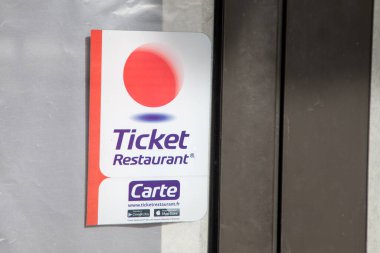 Lyon, Aura France - 04: 20 2023: Bilet Restoranı Edenred Carte marka logo ve metin kartı