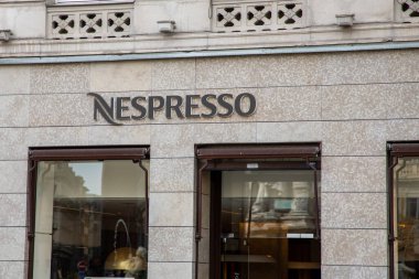 Bordeaux, Aquitaine France - 05 02 2023: Nespresso şehirdeki kahve dozu dükkanının marka ve logo metin zinciri cephe cephesini imzaladı