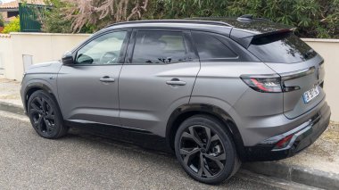 Bordeaux, Aquitaine France - 05 01 2023: Renault austral SUV yan görüntüsü Fransa 'da sokak arabasında park edildi