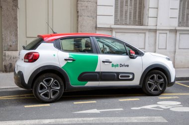 Bordeaux, Aquitaine France - 05 02 2023: Bolt Drive işareti logosu ve marka metni düşük maliyetli güvenli ve uygun araba paylaşım çözümü