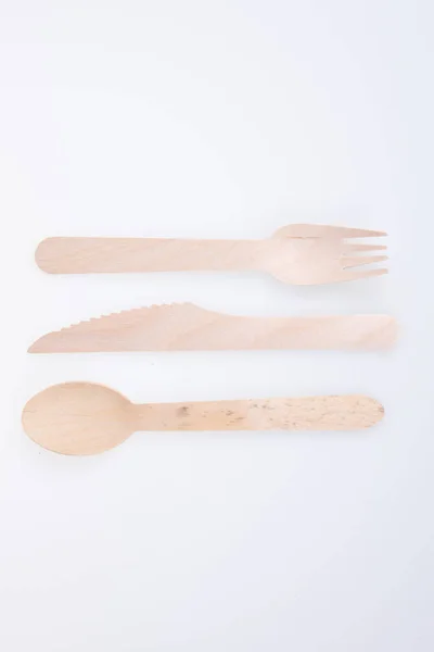 木制叉子勺和由回收木材制成的刀 — 图库照片