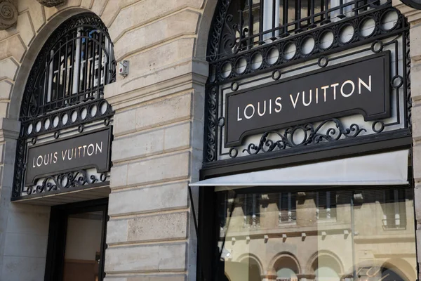 Bordeaux Aquitaine France 2023 Louis Vuitton Brand Sign Text Front — стокове фото