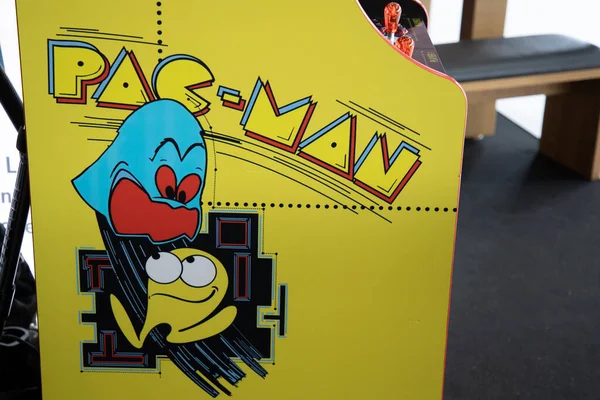 法国阿基坦波尔多 2023 Pac Man Arcade Vintage Retro Coin Op游戏机 — 图库照片