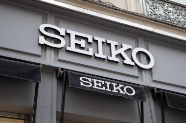 Bordeaux, Aquitaine France - 06 01 2023: Seiko butik logo markası ve metin giriş ön cephesi ön cephesi moda saati mağazası saatleri