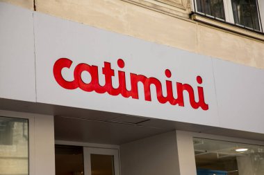 Bordeaux, Aquitaine France - 06 06 06 2023: Catimini mağaza tabelası logo mağazası giyim mağazası zinciri çocuklar moda tarzı metin cepheleri