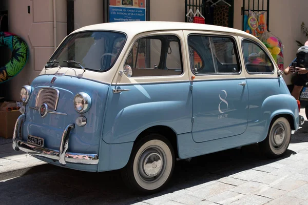 Милано Италия 2023 Ретро Автомобиль Fiat 600 Синего Цвета Годов — стоковое фото