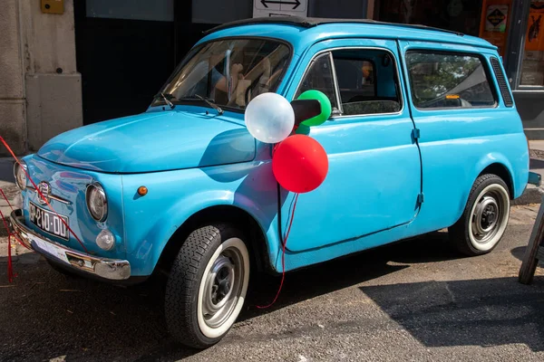 Milano Italia 2023 Fiat 500 Giardiniera Retro Niebieski Vintage Moda — Zdjęcie stockowe