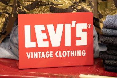 Bordeaux, Aquitaine France - 06 22 2023: Levis vintage giyim mağazası marka metin ve mağaza logosu Levi 's