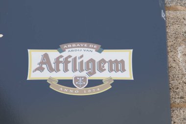 Lyon, Fransa - 06 16 2023: Affligem işareti marka ve metin logosu Belçika birası Wall Fronade Bar 'da