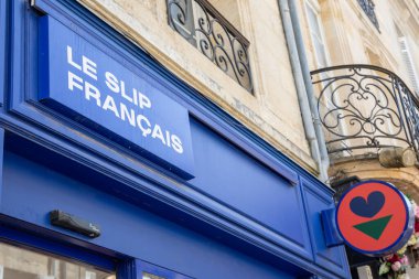 Bordeaux, Aquitaine France - 06 06 06 2023: Le Slip Francais logosu dükkan duvarları zinciri giriş metni ön cephe erkek iç çamaşırı markası