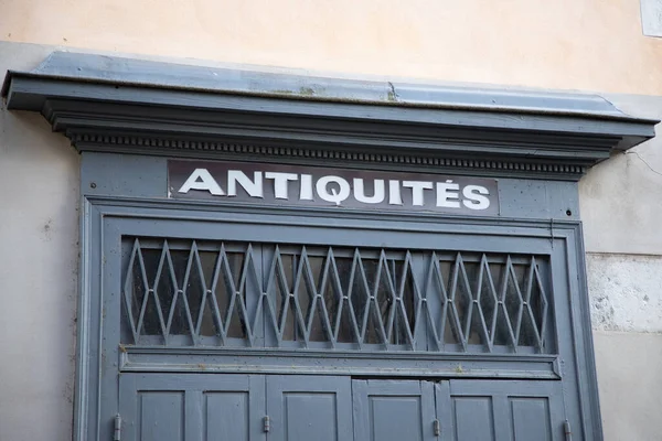 Antiquites Facade Wall Entrance City Street France Text Antiques French — Stock Photo, Image