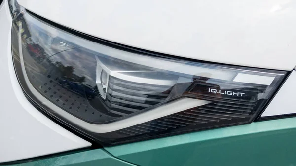 ボルドー フランス 2023年 Idバズ車新しい近代的なヘッドライト電気自動車Volkswagenロゴブランドとテキストサイン — ストック写真