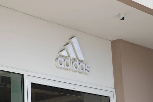 Bordeaux Francja 2023 Logo Marki Znaku Graficznego Adidas Wejściu Modnego — Zdjęcie stockowe