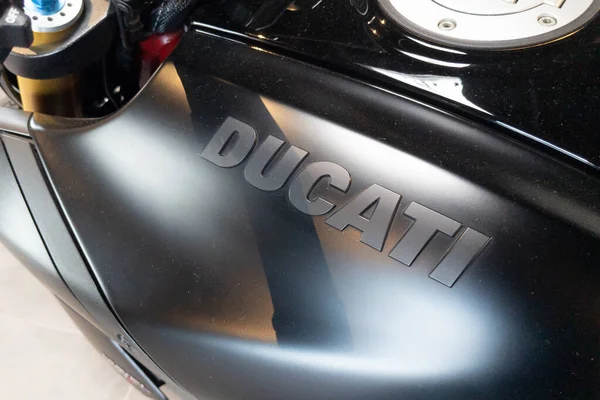Bordeaux Frankrijk 2023 Ducati Detail Motorfiets Tekst Merk Logo Grijze — Stockfoto