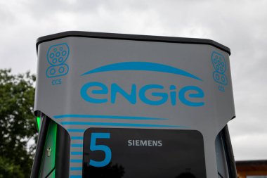 Bordeaux, Fransa - 07 01 2023: engie siemens servis logosu. EV elektrikli otomobil için fransız metin yazısı sağlayıcısı.