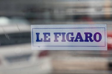 Bordeaux, Fransa - 07 01 01 2023: Le Figaro logo markası ve metin imzalı günlük Fransız gazetesi