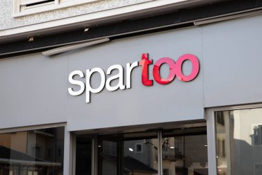 Bordeaux, Fransa - 07 05: 2023: spartoo shop fronade logo markası ve İnternet tarafından sipariş edilen perakende ayakkabı satış metninin imzası