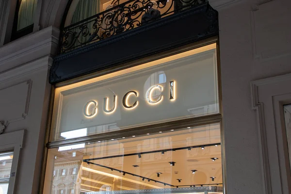 Μιλάνο Ιταλία 2023 Gucci Λογότυπο Brand Chain Text Sign Leather — Φωτογραφία Αρχείου