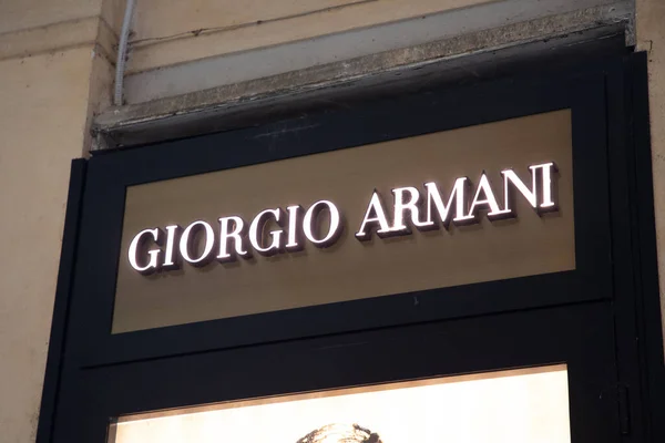 Milán Italia 2023 Giorgio Armani Brand Text Chain Logo Sign — Foto de Stock