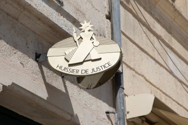 Bordeaux, Aquitaine France - 07: 15 2023: huissier de Justice logo markası ve Fransa 'da altın levha işareti Fransızca ofis mübaşiri demektir.