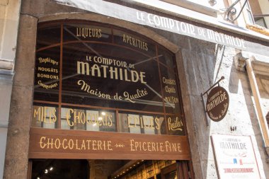 Bordeaux, Aquitaine France - 07 13 2022: le comptoir de Mathilde marka levha mağazası ön logo metni duvar cephesinde şekerci dükkanı