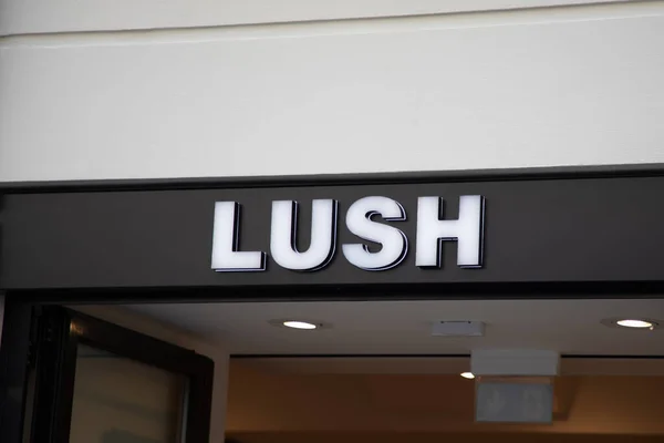 Mediolan Włochy 2023 Lush Fresh Sign Logo Text Brand Front — Zdjęcie stockowe