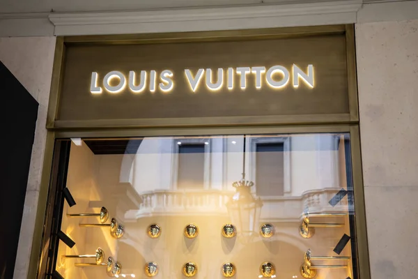 Μιλάνο Ιταλία 2023 Louis Vuitton Facade Logo Store Sign Shop — Φωτογραφία Αρχείου