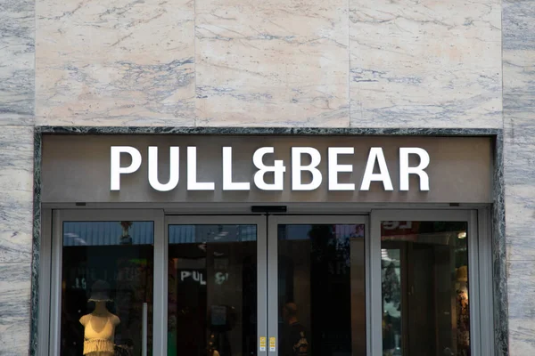 Μπορντό Γαλλία 2023 Σήμα Λογότυπο Pull Bear Store Και Κείμενο — Φωτογραφία Αρχείου