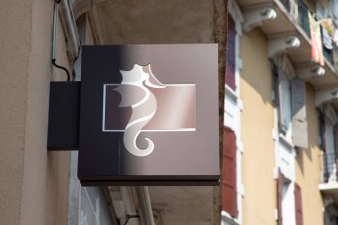 Bordeaux, Fransa - 07 25 2023: Seç logo markası ve metin imzası ön duvar zinciri seyahat acentesi ağı ofisi