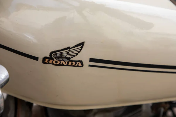Bordeaux França 2023 Honda Asa Antigo Logotipo Coletor Marca Sinal — Fotografia de Stock