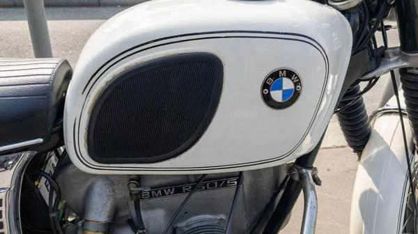Μπορντό Γαλλία 2023 Bmw R50 Ρετρό Μοτοσικλέτα Λευκό Παλιό Λογότυπο — Φωτογραφία Αρχείου
