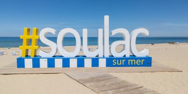 Medoc France 'ın Soulac sur Mer şehrinde Fransa' nın güneybatı Atlantik kıyısındaki sahilde.