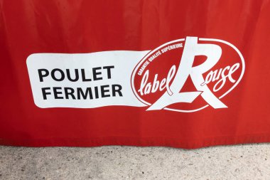 Bordeaux, Fransa - 08 01 2023: etiket poulet fermier Fransız metin markası ve işaret işareti kırmızı etiket tavuk çiftçisi Fransa 'da üretilen iyi gıda ürünü