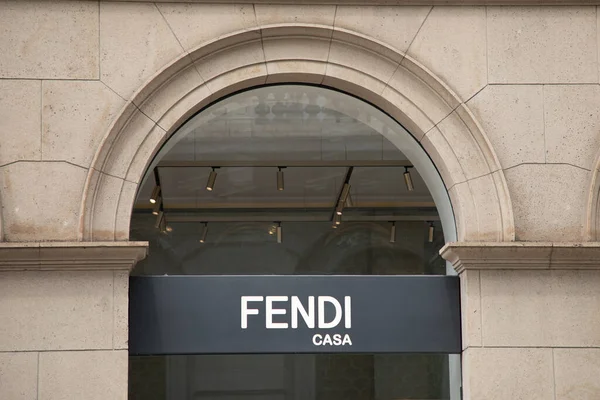 Milan Italia 2023 Fendi Casa Logo Sign Chain Brand Text Fotos De Stock Sin Royalties Gratis