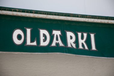 Bordeaux, Fransa - 08 18 2023: OLDARKI Patxaran markalı logo kuşu ve Bask ülkesinden kalma basklı biranın yazılı işareti