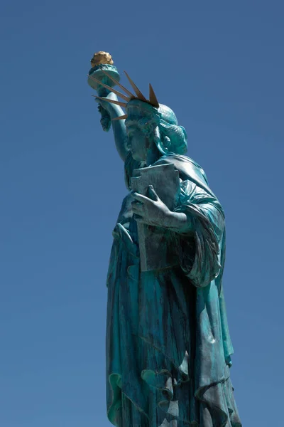 Statua Wolności Usa Nowy Jork Symbol Błękitnym Niebie — Zdjęcie stockowe