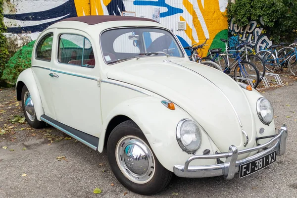 Bordeaux França 2023 Volkswagen Velho Besouro Antigo Inseto Carro Vintage — Fotografia de Stock