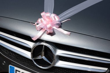 Bordeaux, Fransa - 08 19 2023: Mercedes-Benz logosu markası ve metin imzası Mercedes Star evlilik arabası