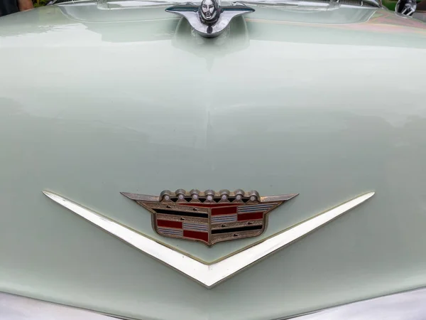 ボルドー フランス 2023 キャデラックのブランドのサインと50アメリカ車のテキストロゴ自動車 — ストック写真