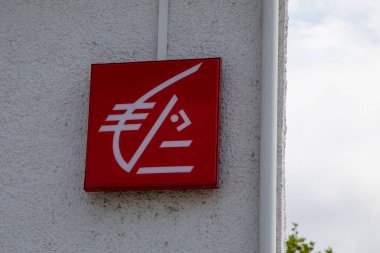 Bordeaux, Fransa - 09 01 2023: Caisse d 'epargne Fransız bankasının perakende satış bankası logosu ve banka tasarruf bürosu ön cephesi işareti