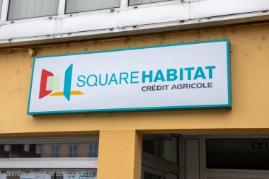 Bordeaux, Fransa - 09 01 2023: Kare habitat işareti metin ve logo duvarı ajansı kredi tarımcı bankası emlak