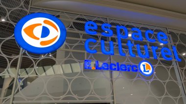 Bordeaux, Fransa - 09: 12 2023: espace culturel leclerc logo markası ve metin imzası mağaza kütüphanesinin ön cephesi disk sanat atölyesi E.leclerc