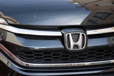 Bordeaux, Fransa - 09 12 2023: Honda logo markası japan ve metin işareti modern japon arabasının önü